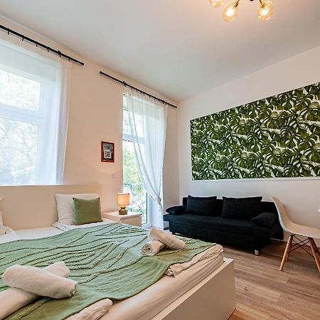 My City Apartment- Vienna Jungle Room Экстерьер фото
