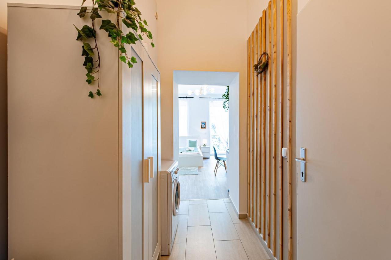 My City Apartment- Vienna Jungle Room Экстерьер фото