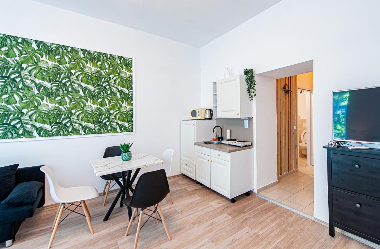 My City Apartment- Vienna Jungle Room Экстерьер фото