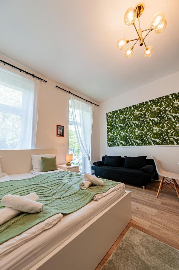 My City Apartment- Vienna Jungle Room Экстерьер фото