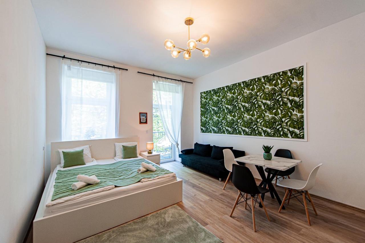 My City Apartment- Vienna Jungle Room Экстерьер фото